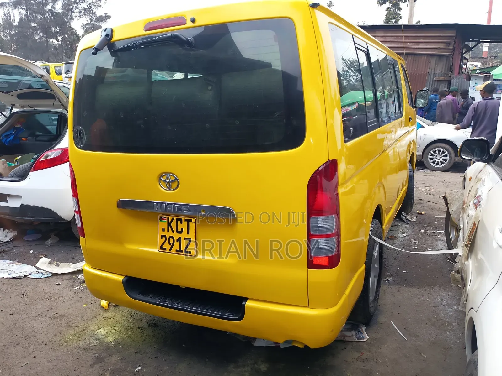 Toyota HiAce 2013 Yellow