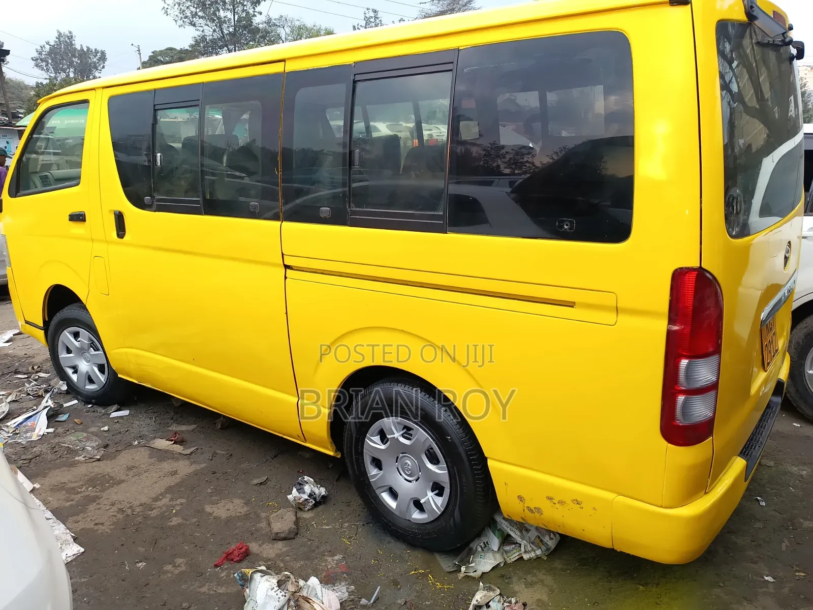 Toyota HiAce 2013 Yellow