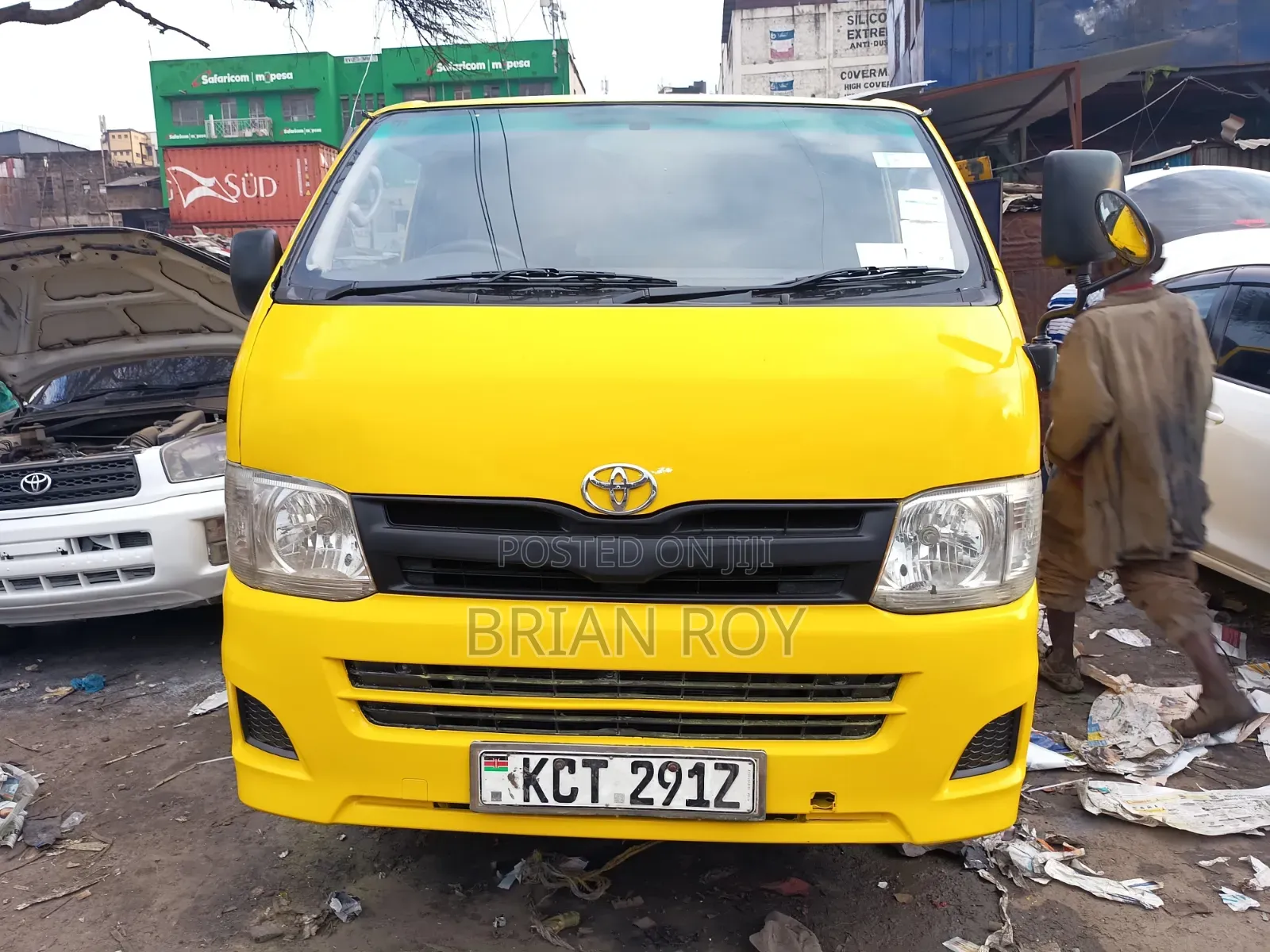 Toyota HiAce 2013 Yellow