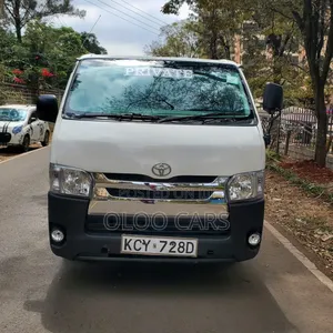 Toyota HiAce 2013 White