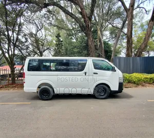 Toyota HiAce 2013 White