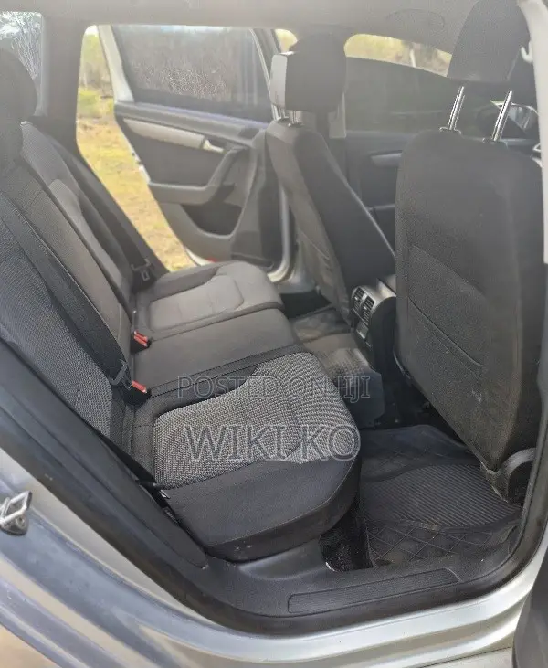 Volkswagen Passat 2011 Silver