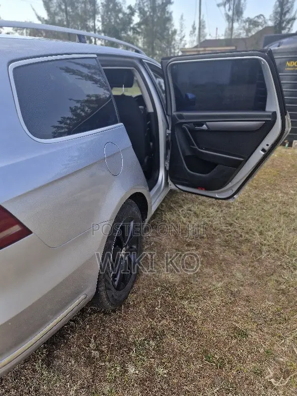 Volkswagen Passat 2011 Silver