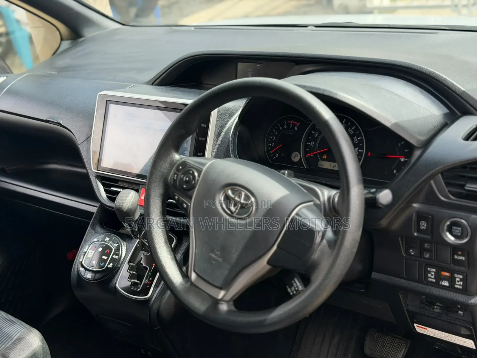 Toyota Voxy 2019 Silver
