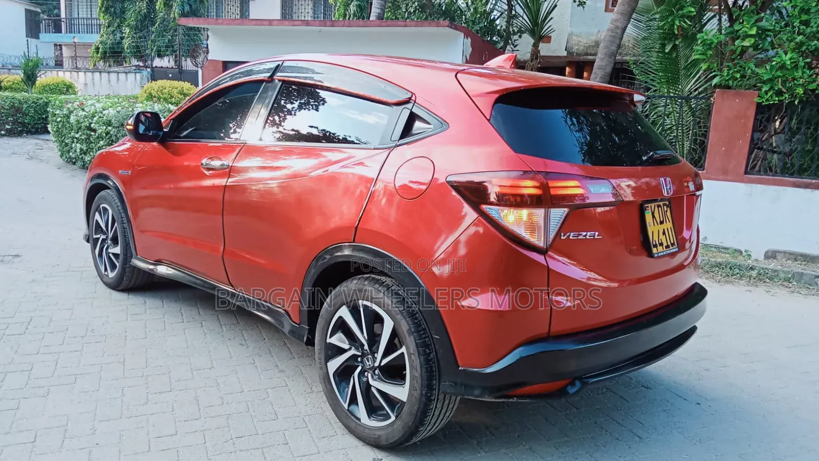 Honda Vezel 2017 Maroon