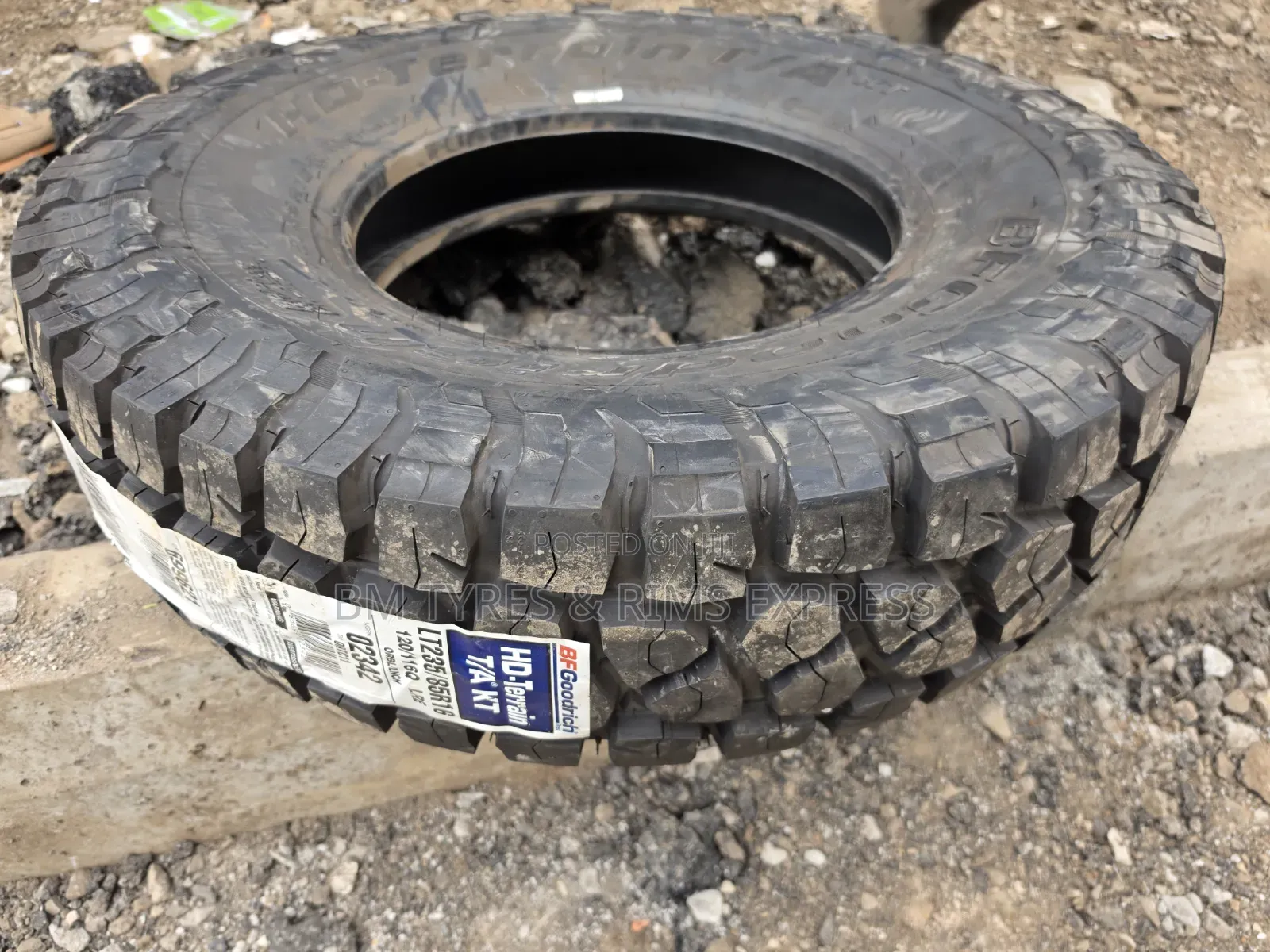 235 /85 R16 Bf Goodrich (Hd - Terrain)