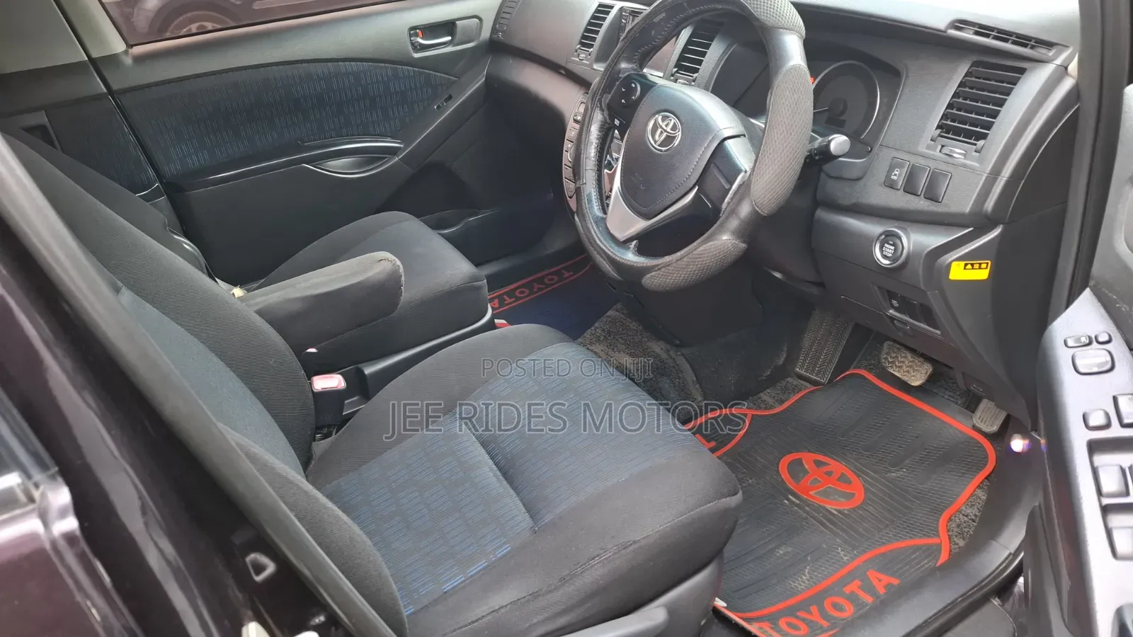 Toyota ISIS 2013 Purple