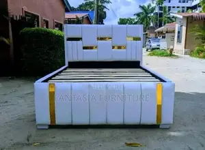 5x6 White Leather Chester Bed: FREE DELIVERY