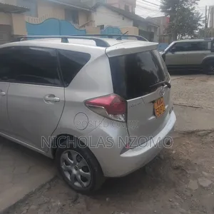 Toyota Ractis 2015 Silver