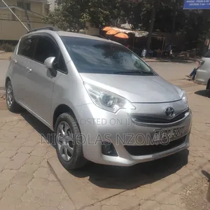 Toyota Ractis 2015 Silver