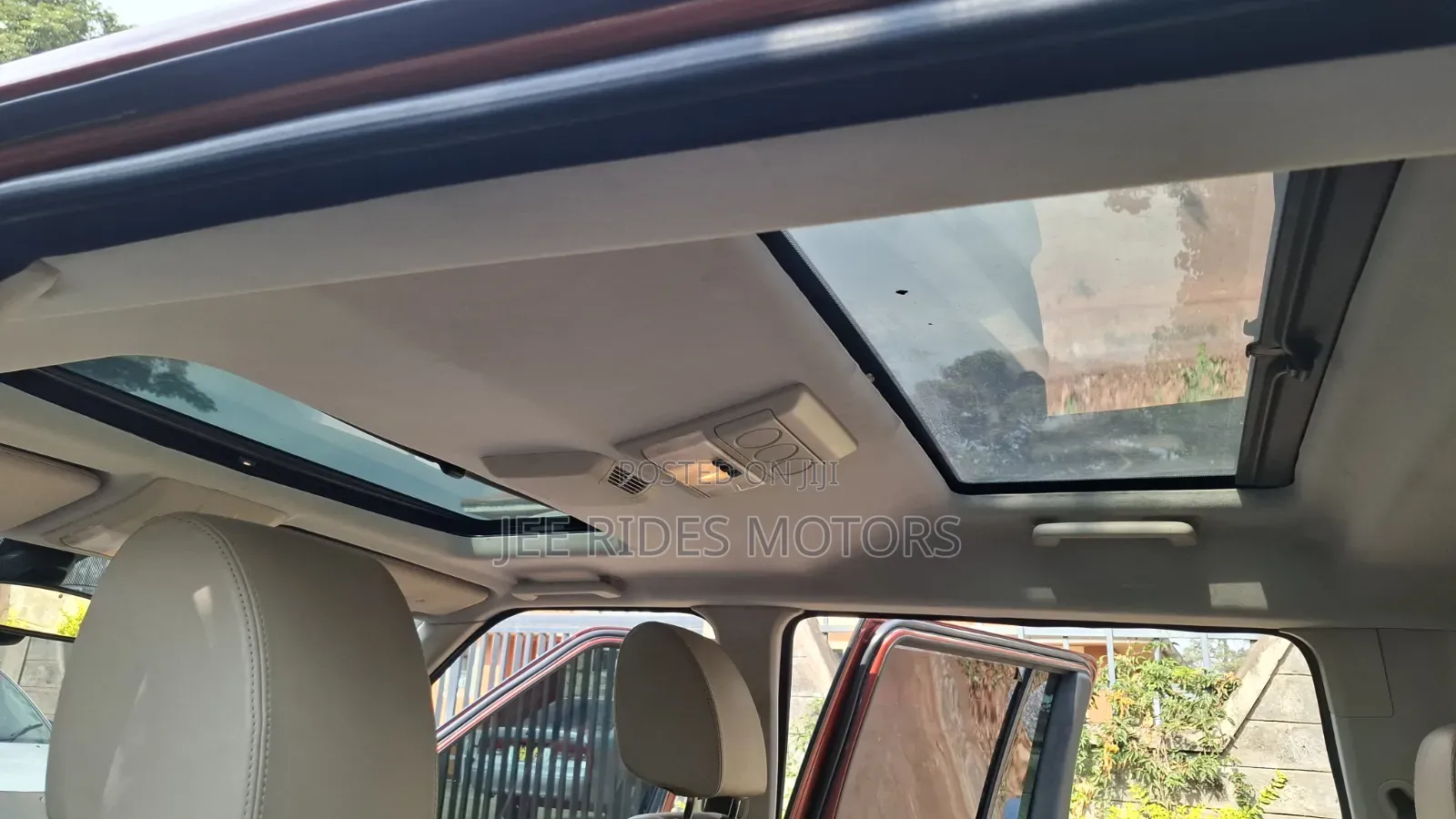 Land Rover Discovery 2010 Orange
