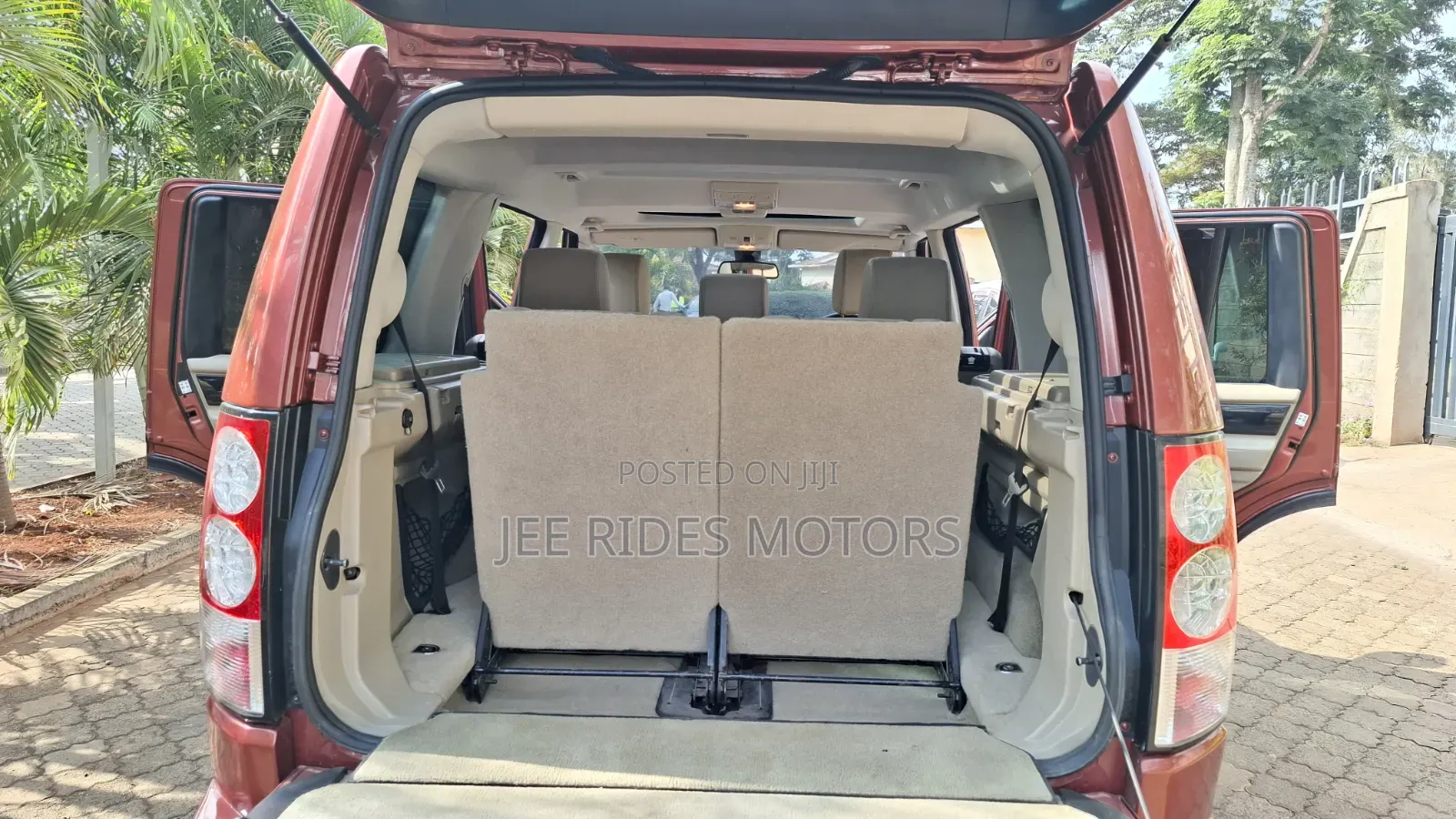 Land Rover Discovery 2010 Orange