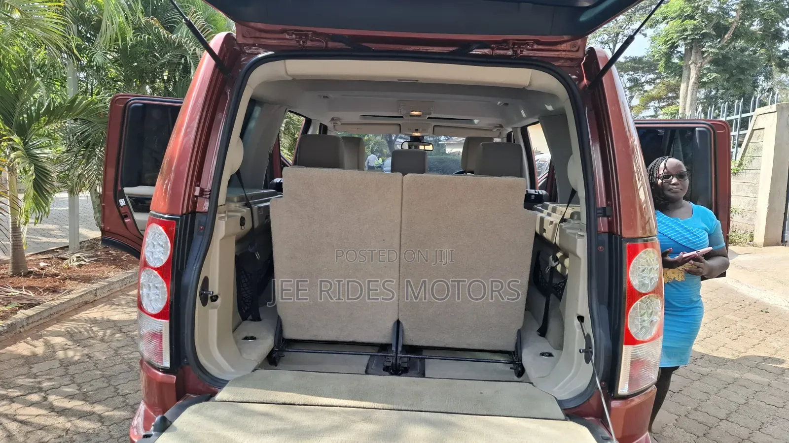 Land Rover Discovery 2010 Orange