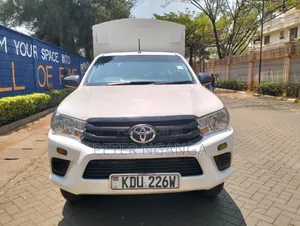 Toyota Hilux 2025 White