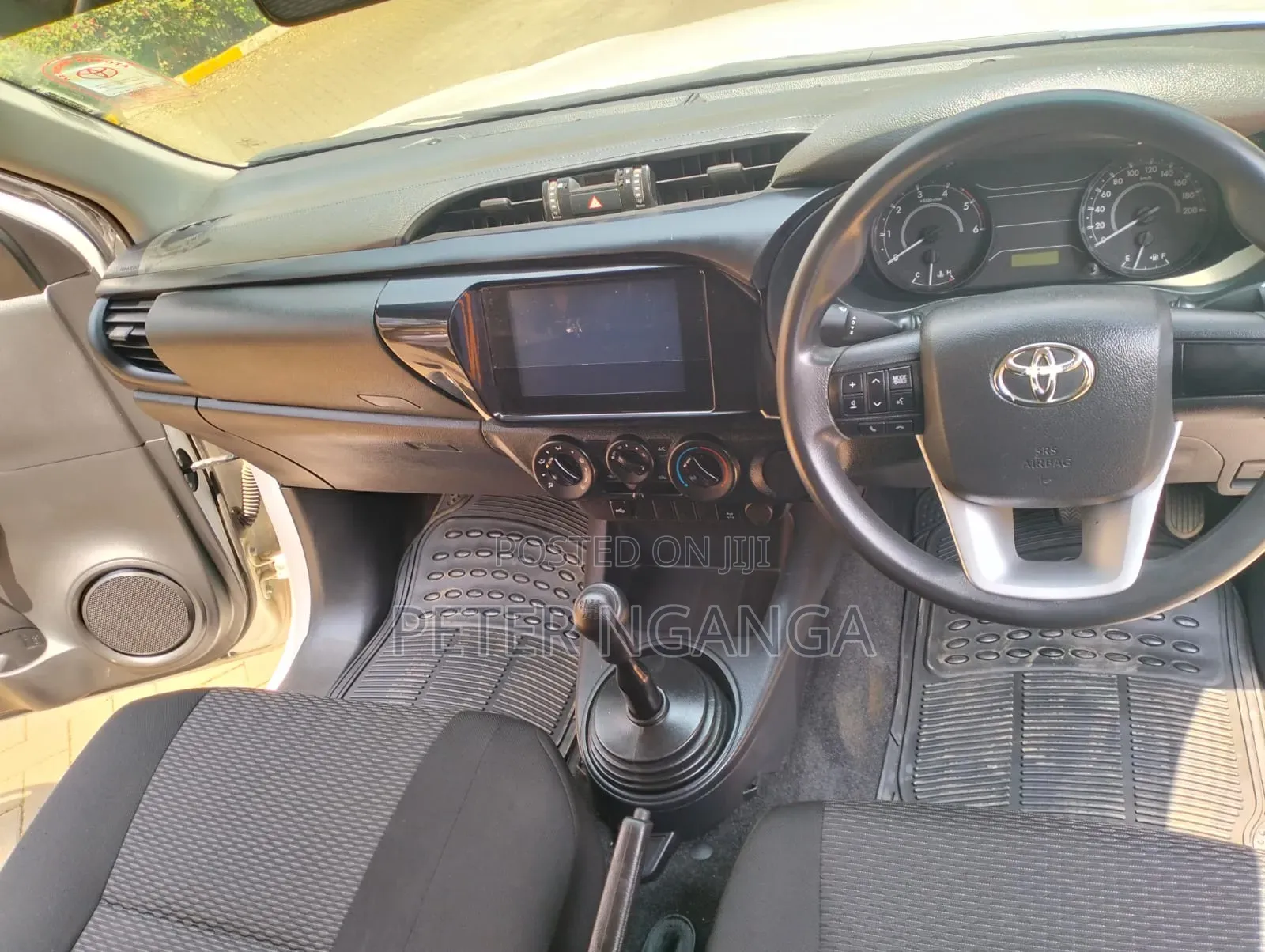 Toyota Hilux 2025 White