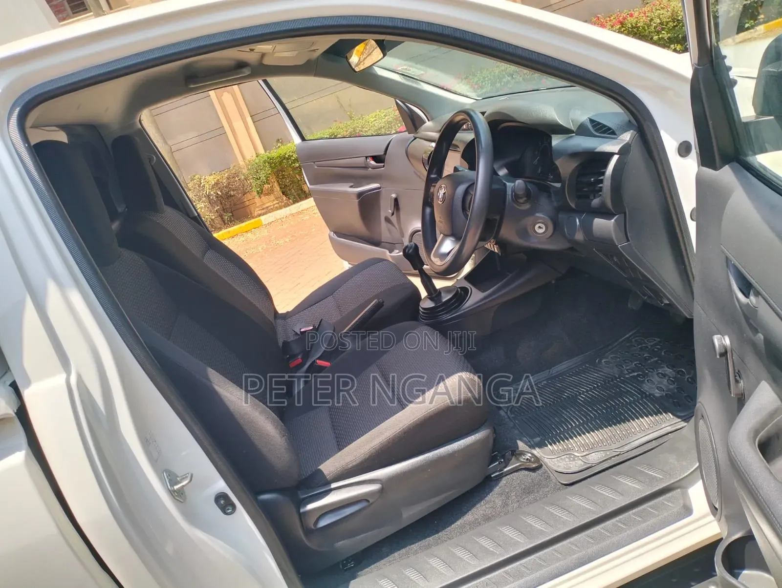 Toyota Hilux 2025 White
