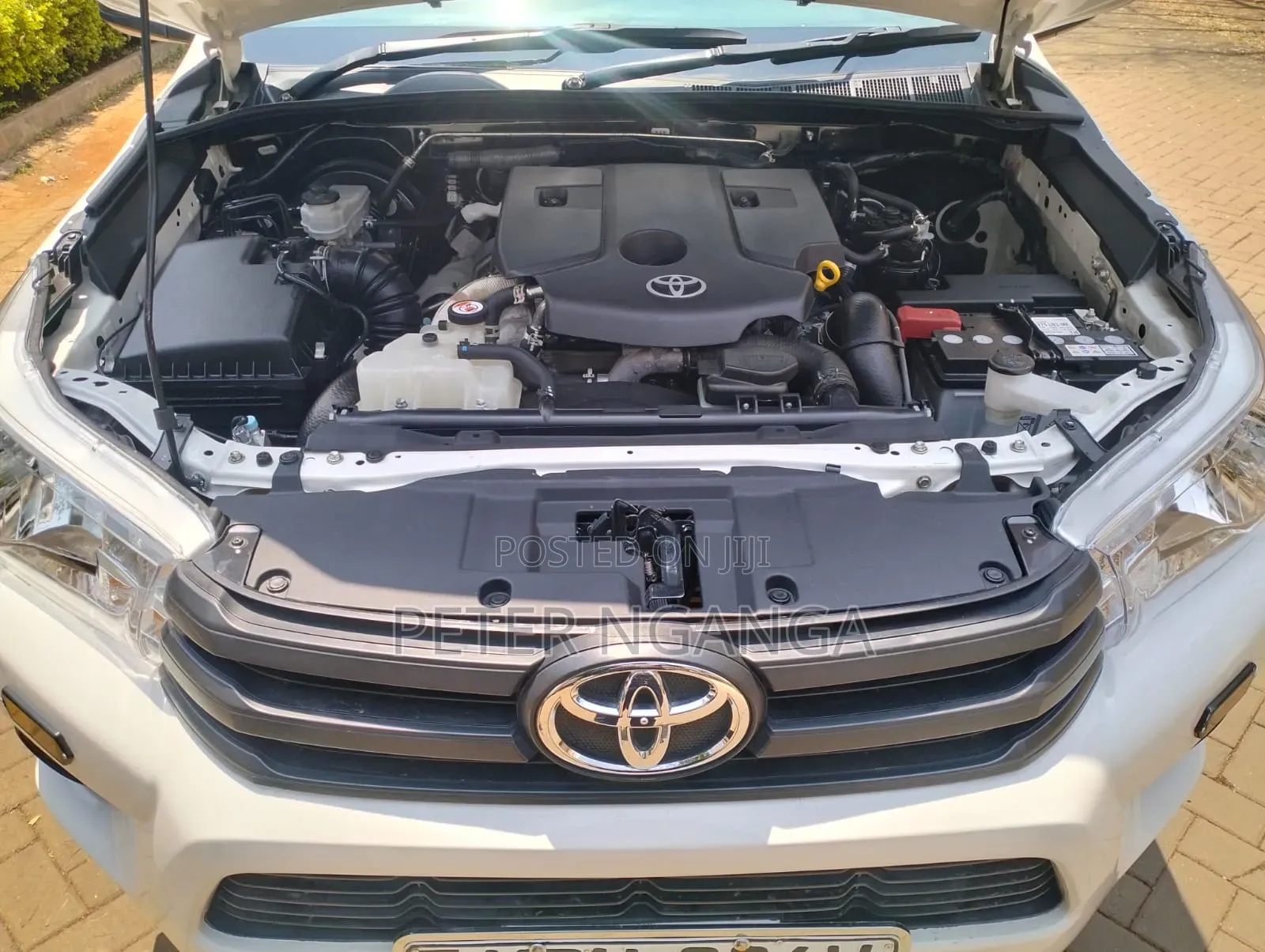 Toyota Hilux 2025 White