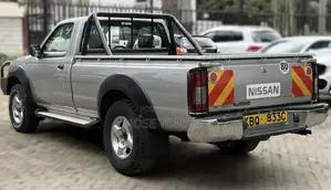 Nissan Hardbody 2010 Gray