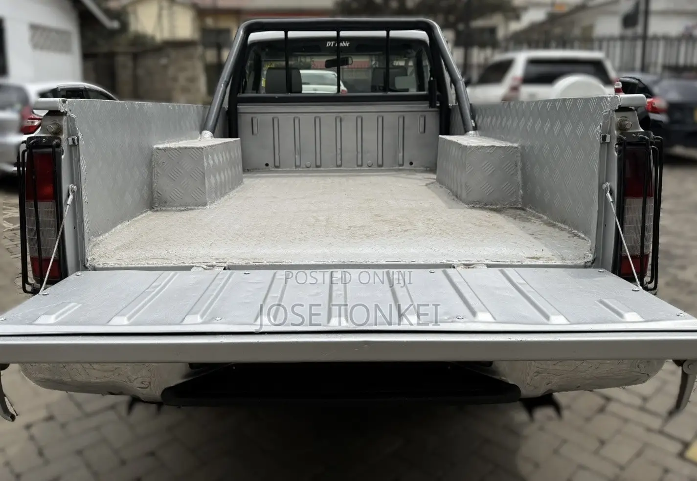 Nissan Hardbody 2010 Gray