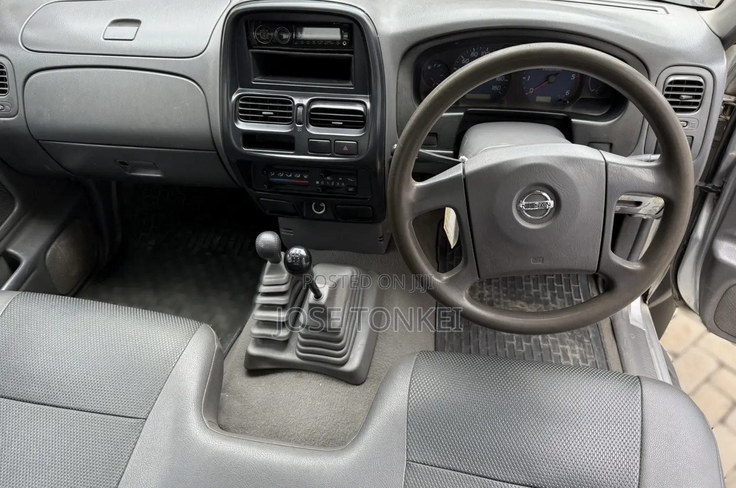 Nissan Hardbody 2010 Gray