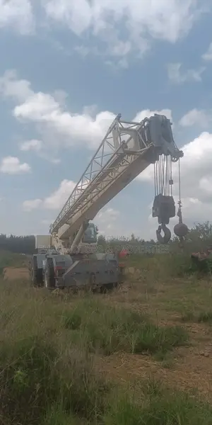 Crane for Sale. In Good Condition. Ready for Work