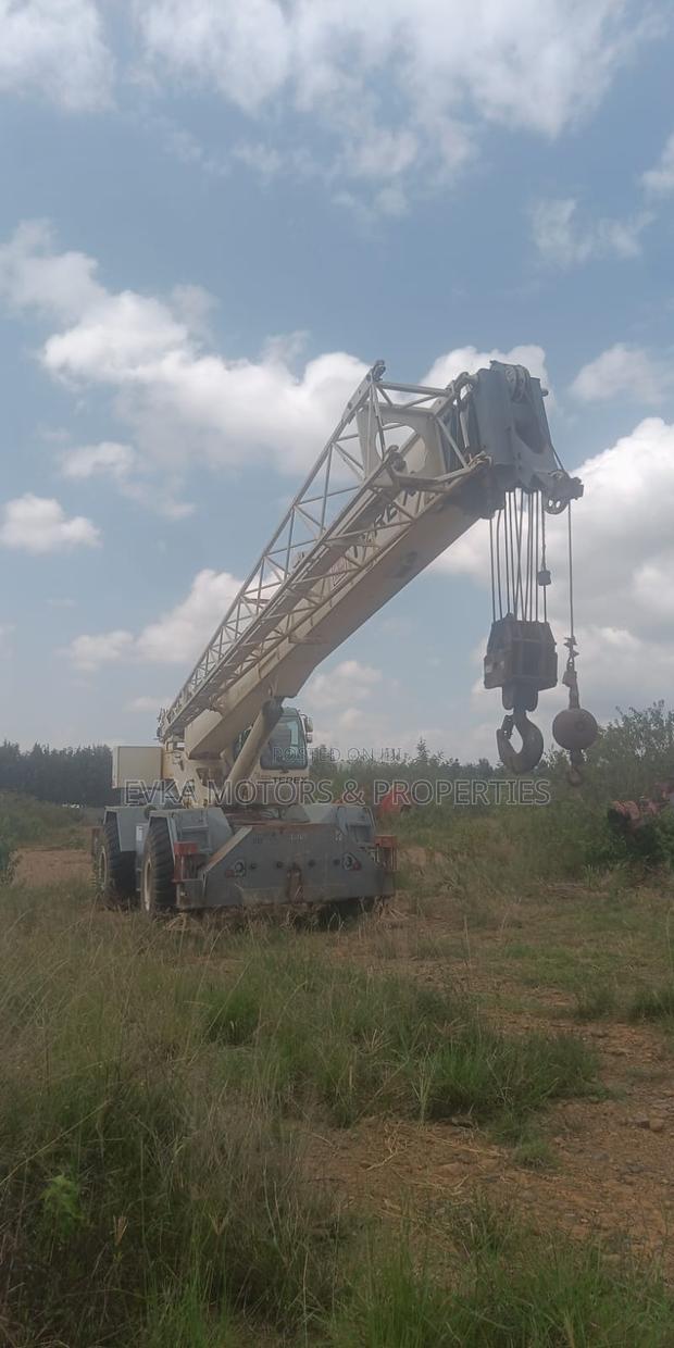 Crane for Sale. In Good Condition. Ready for Work