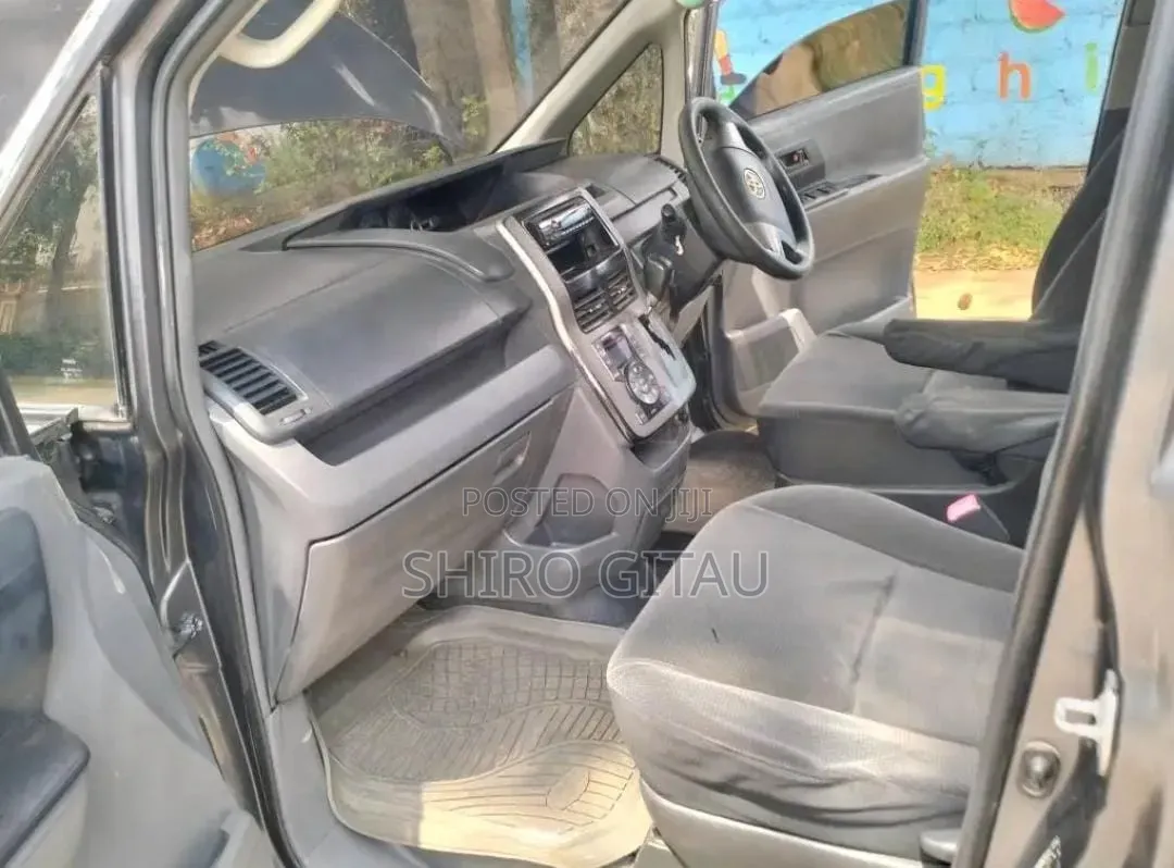 Toyota Noah 2008 Gray