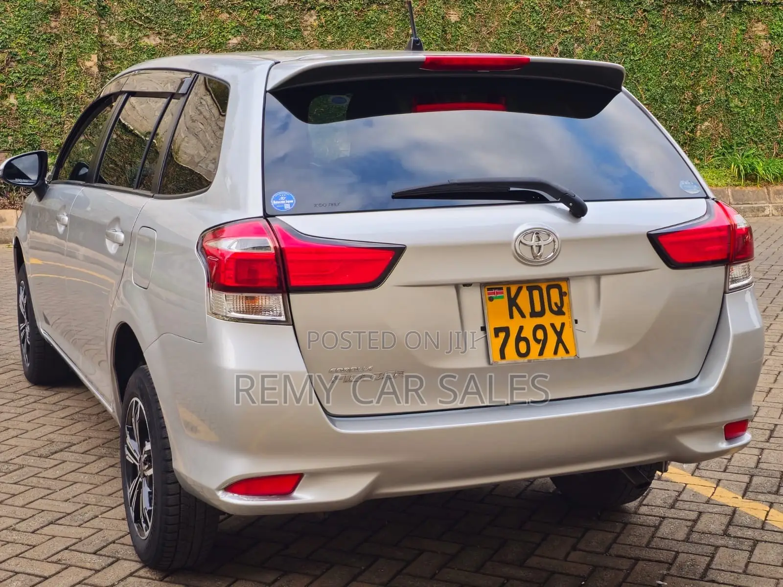 Toyota Corolla Fielder 2017 Silver