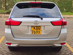 Toyota Corolla Fielder 2017 Silver