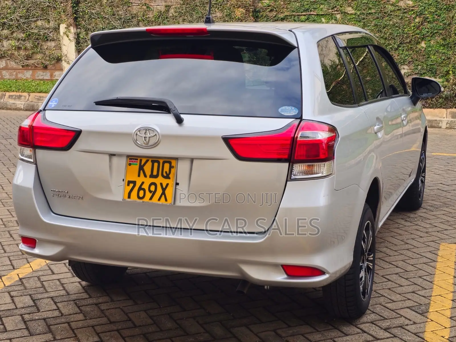 Toyota Corolla Fielder 2017 Silver