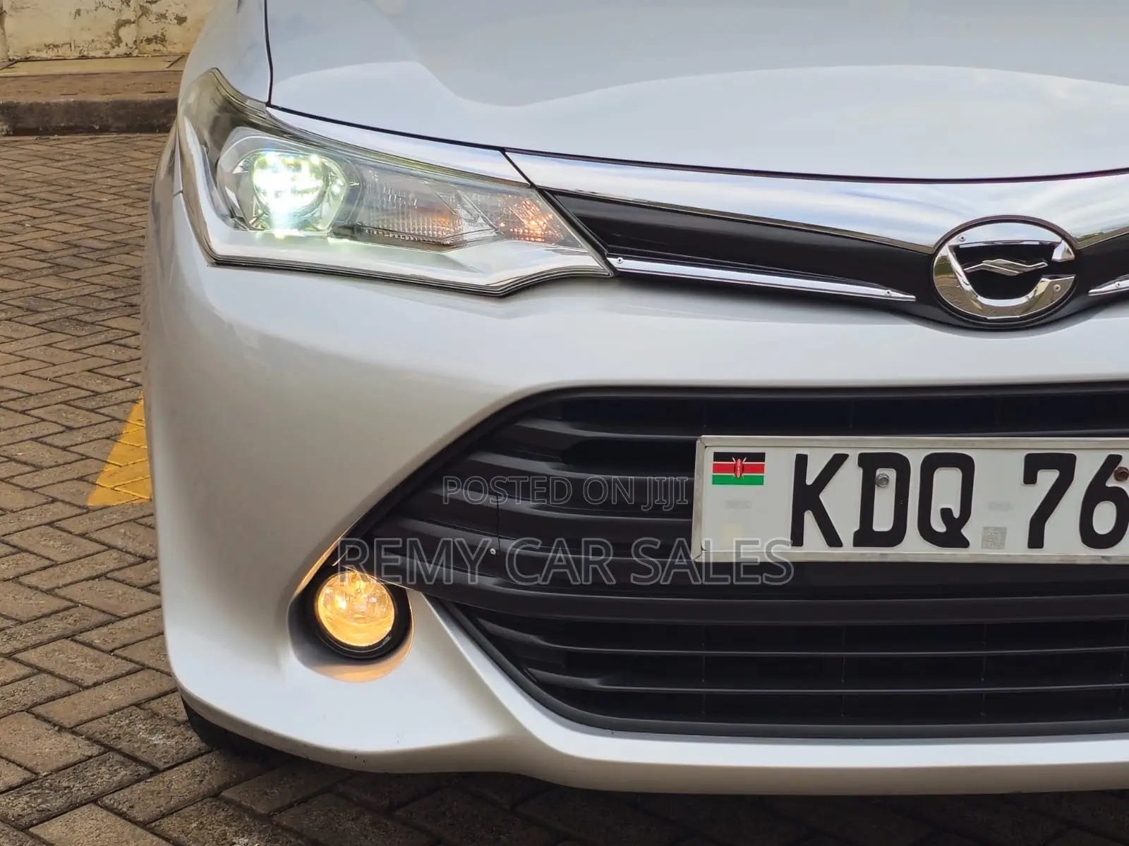 Toyota Corolla Fielder 2017 Silver