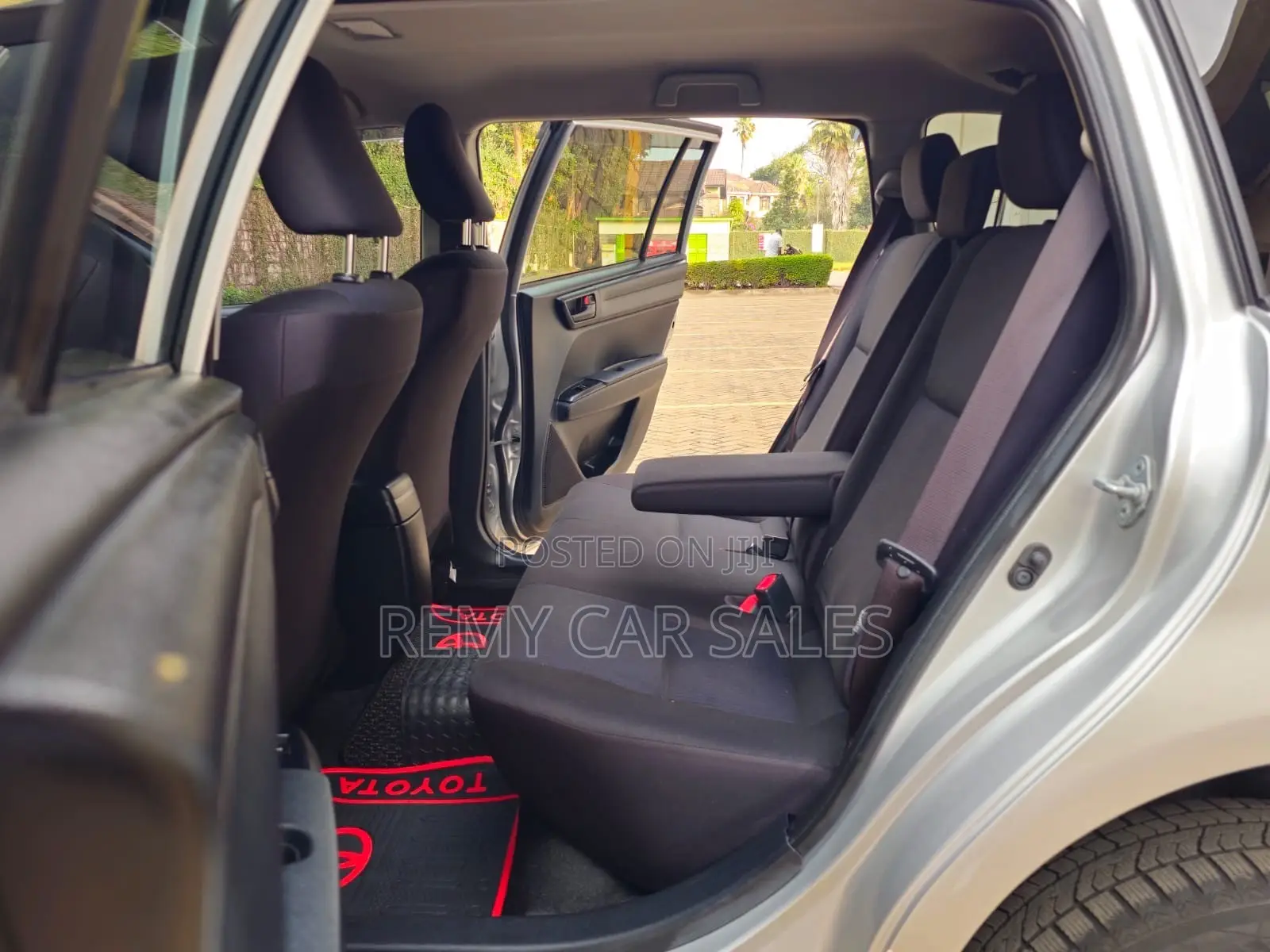 Toyota Corolla Fielder 2017 Silver