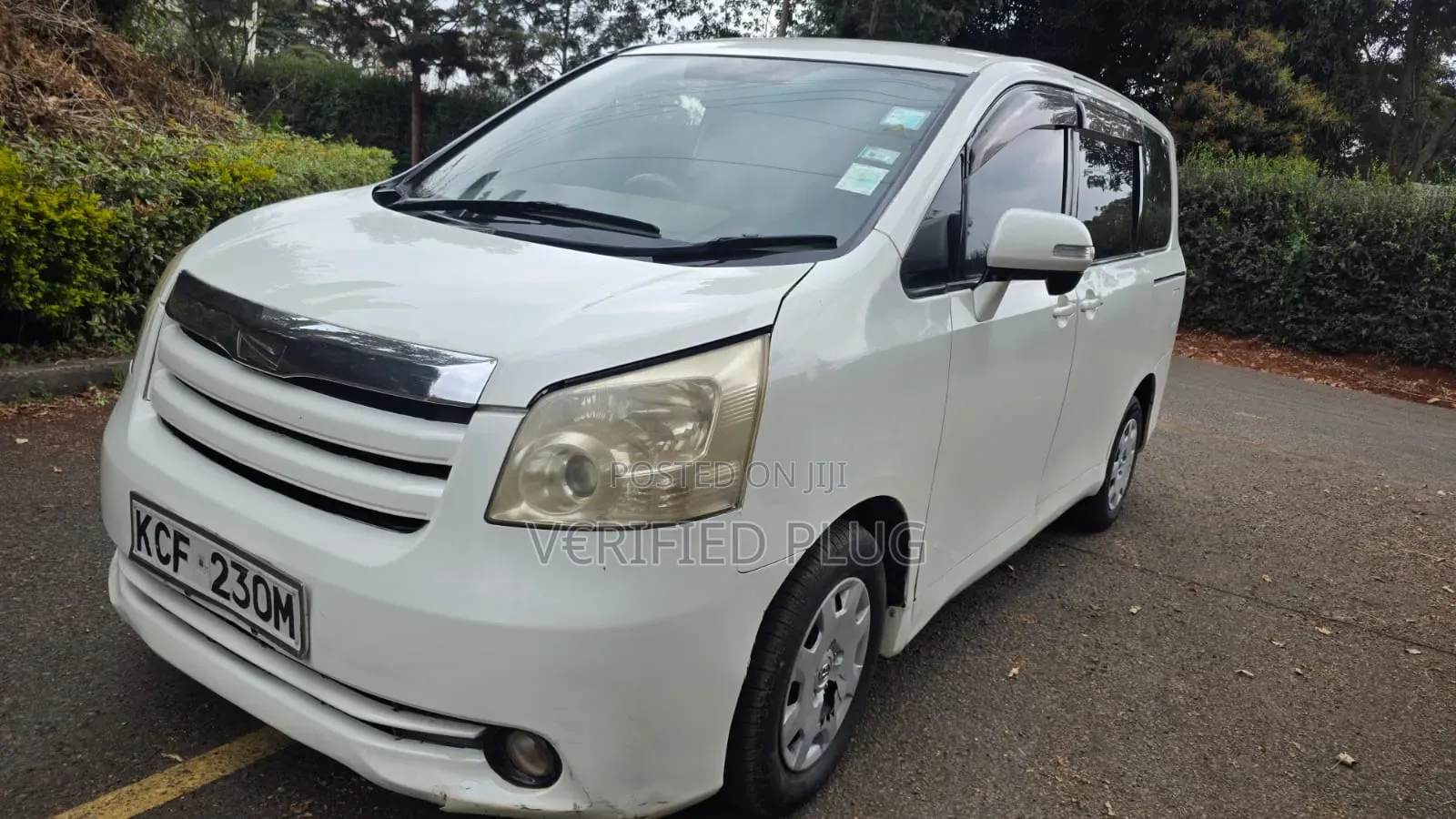 Toyota Noah 2009 White