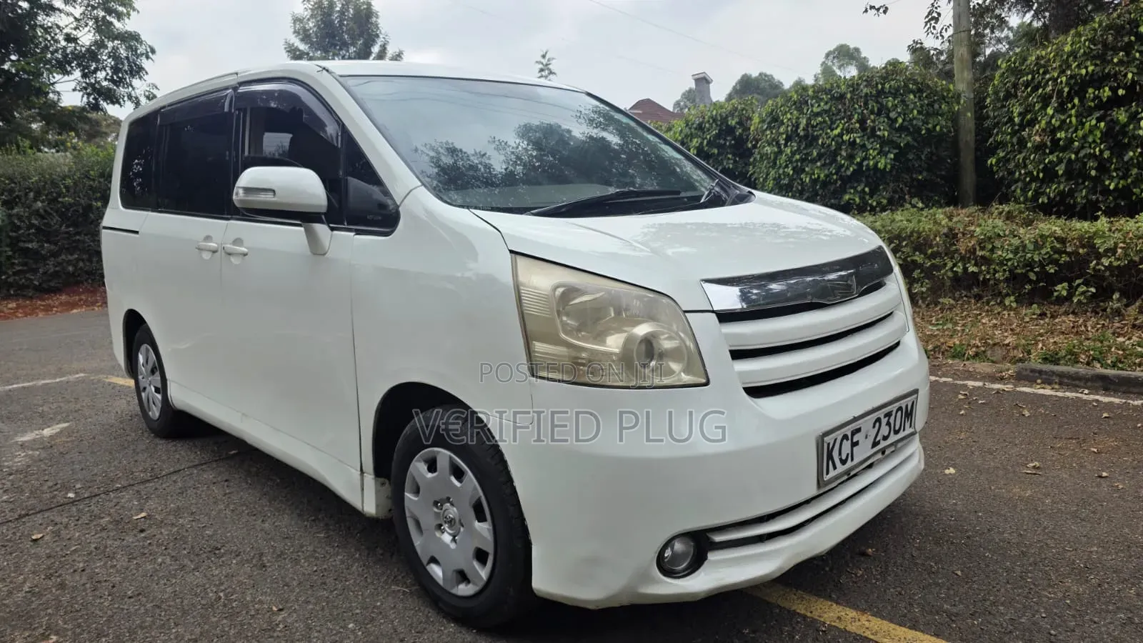 Toyota Noah 2009 White