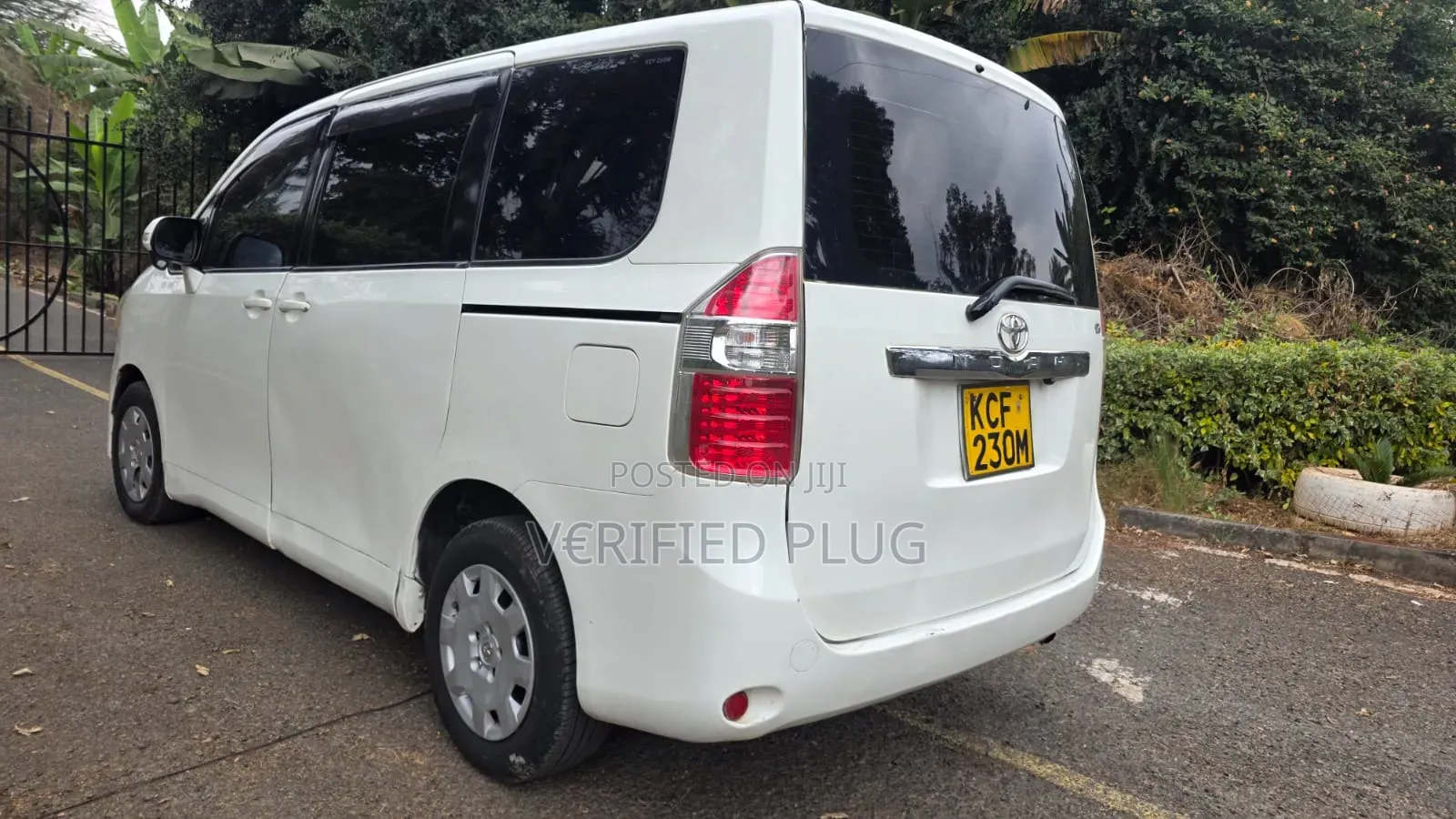 Toyota Noah 2009 White