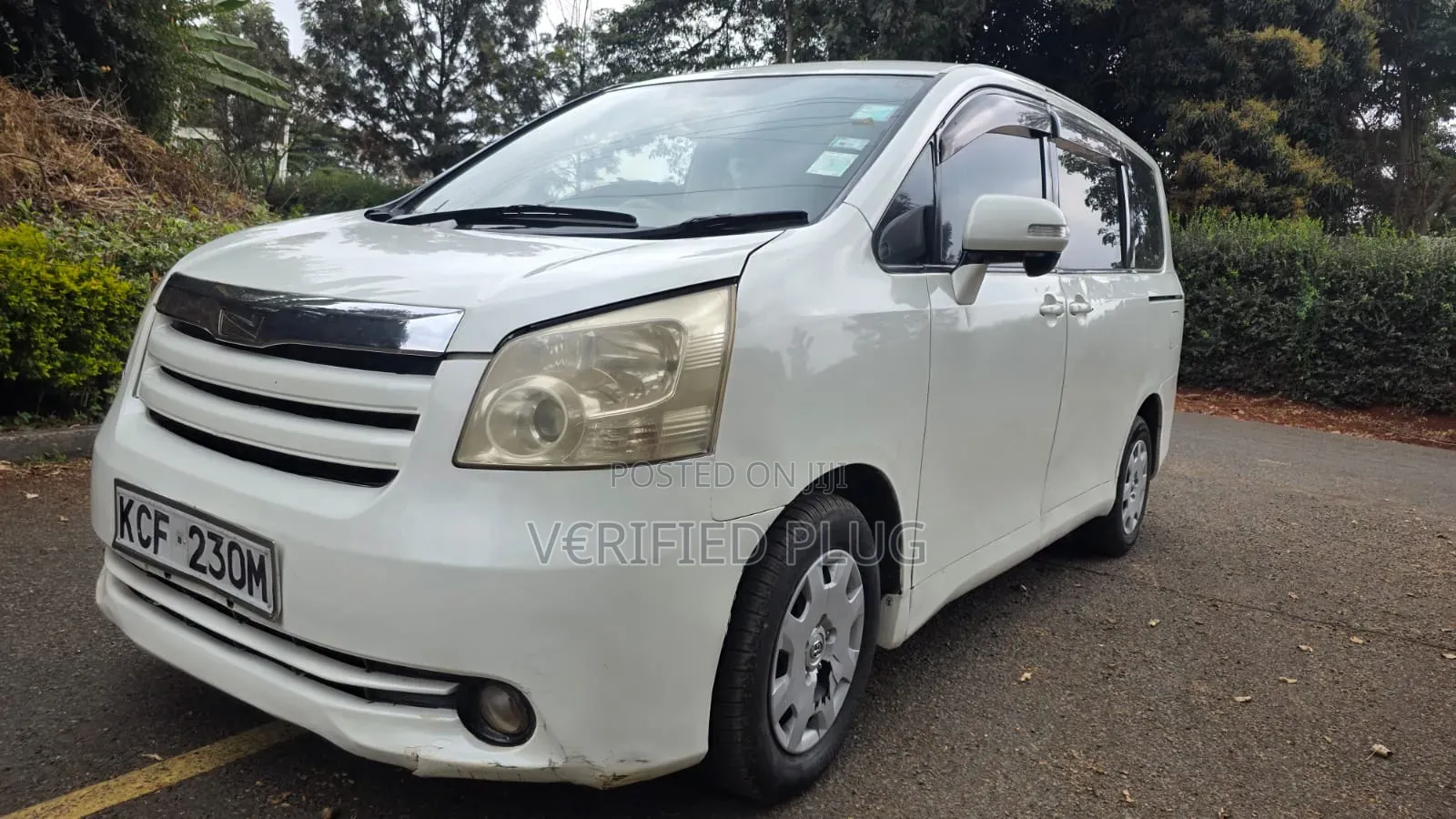 Toyota Noah 2009 White