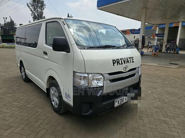 Toyota HiAce 2017 White - thumbnail 3