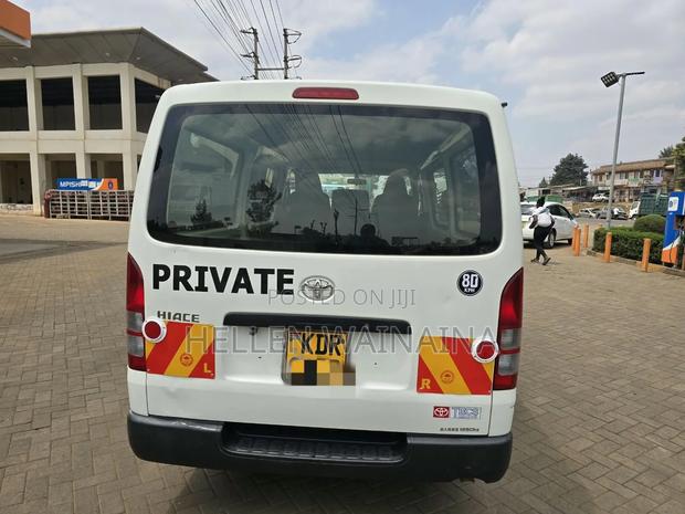 Toyota HiAce 2017 White - thumbnail 2