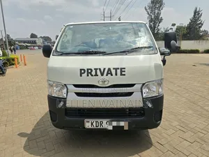 Toyota HiAce 2017 White