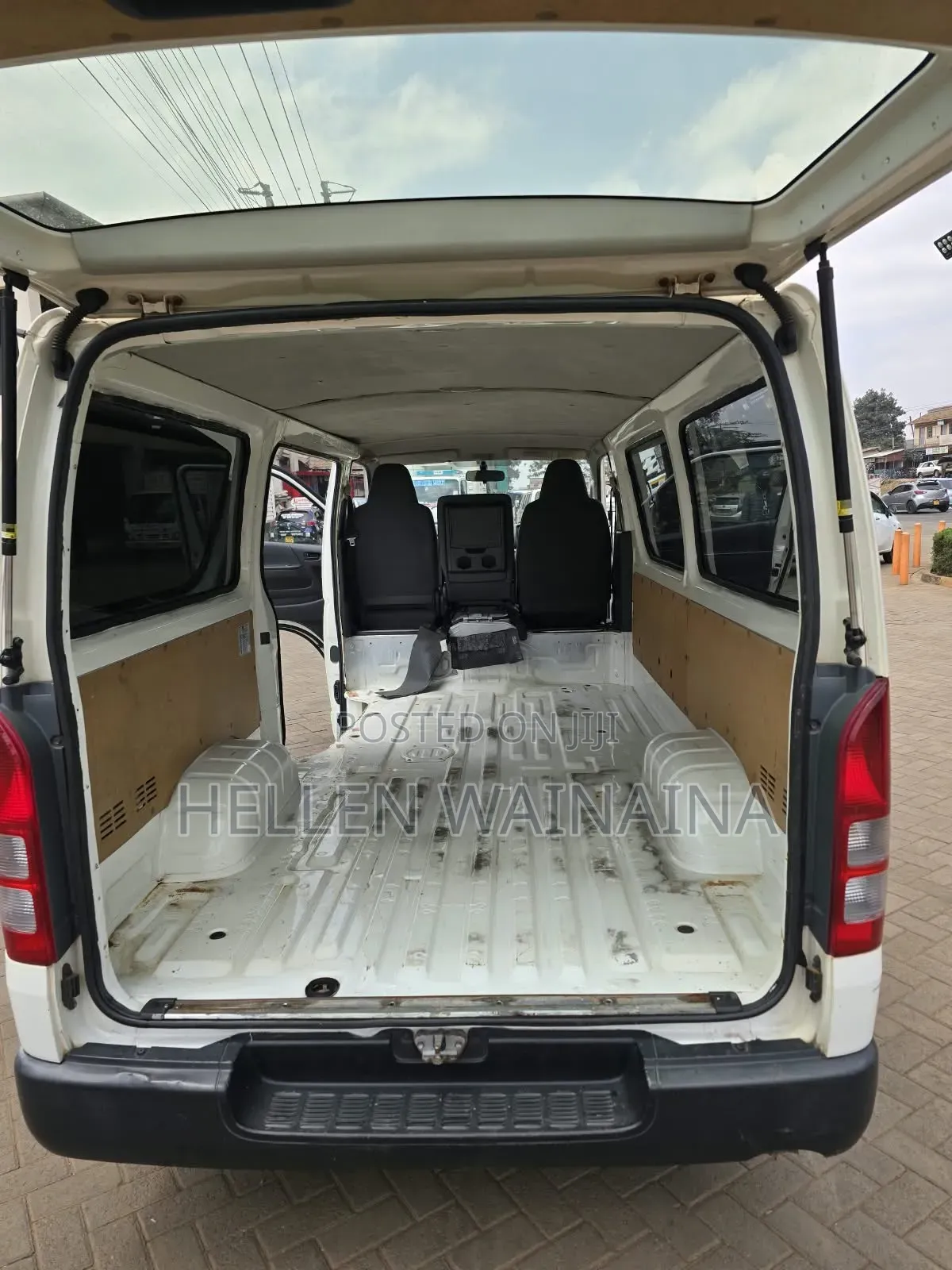 Toyota HiAce 2017 White