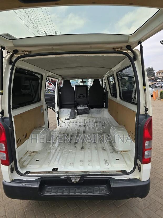 Toyota HiAce 2017 White - thumbnail 14