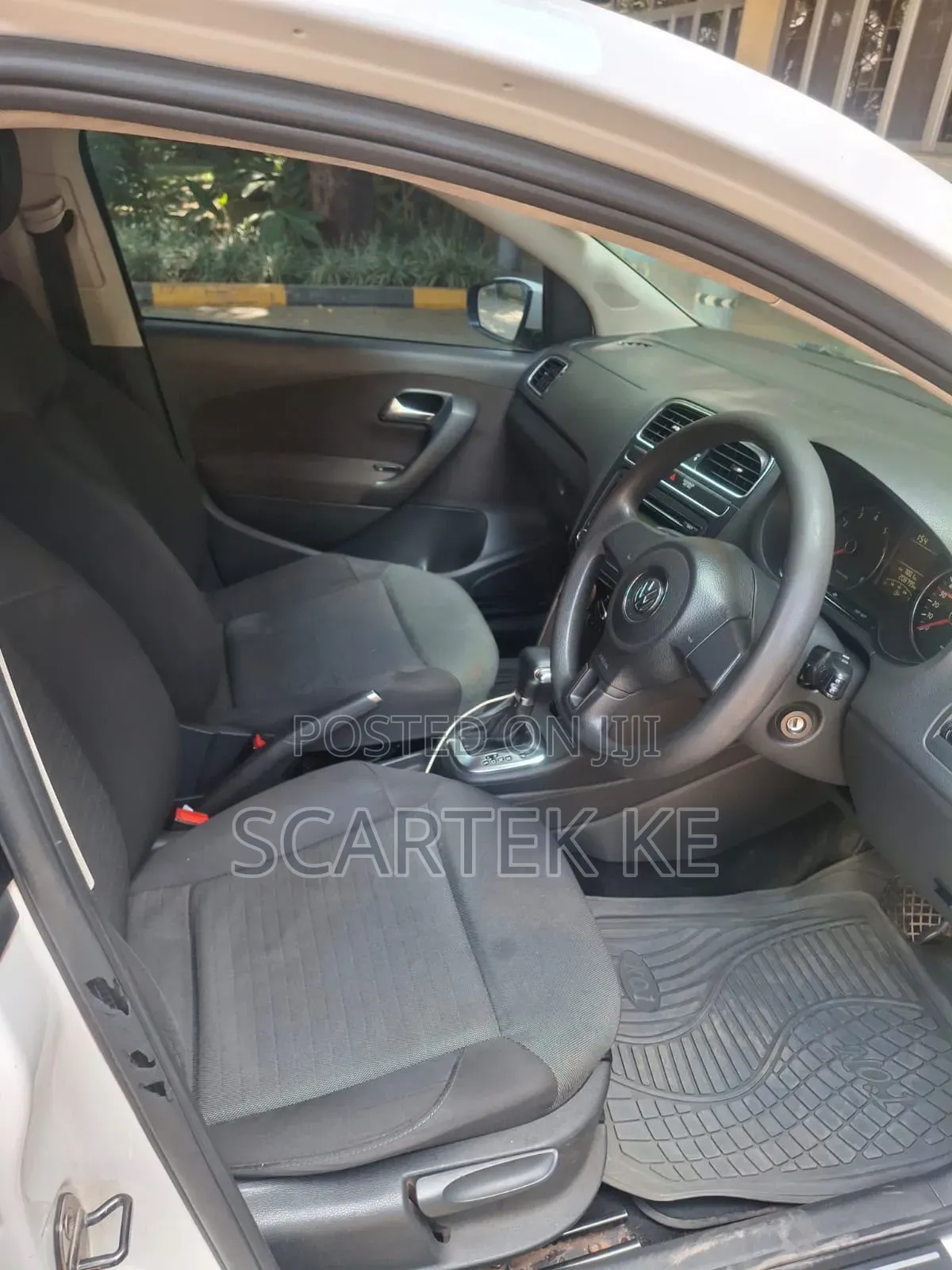 Volkswagen Polo 2010 White