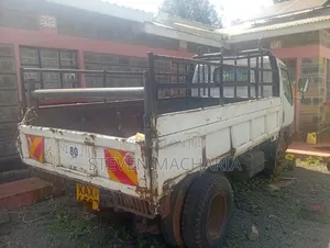 Mitsubishi Canter 33