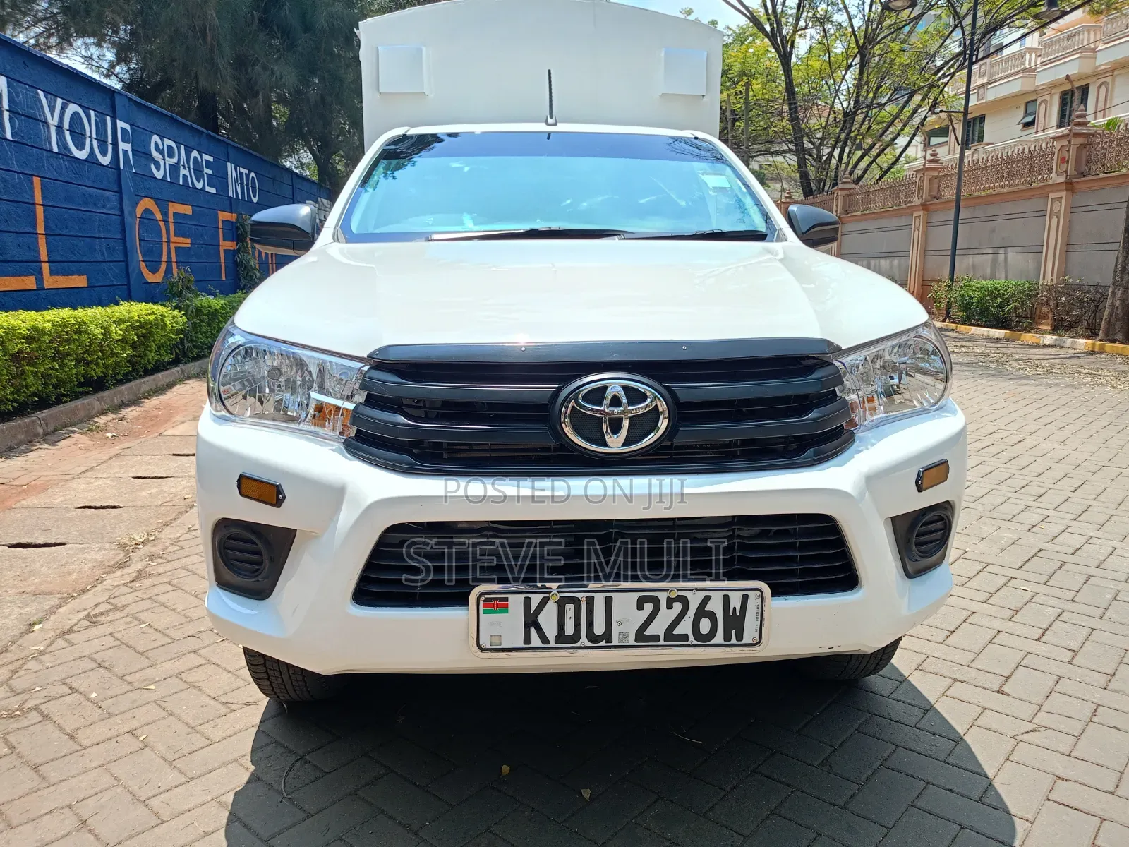 Toyota Hilux 2025 White