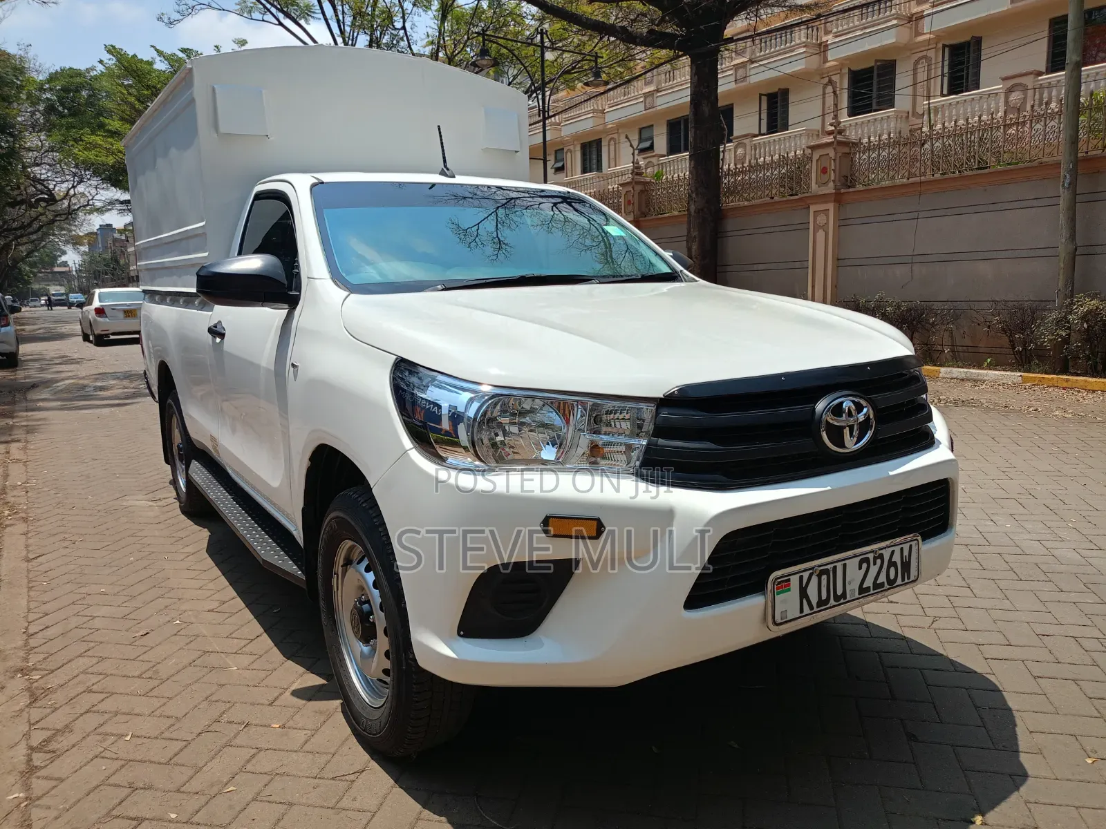 Toyota Hilux 2025 White