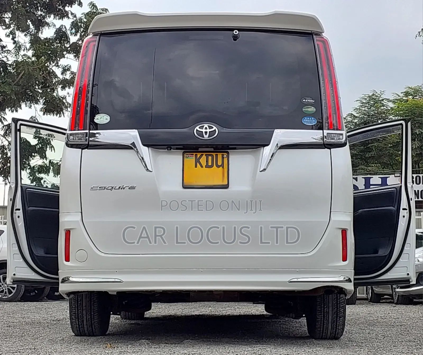 Toyota Esquire 2018 Pearl