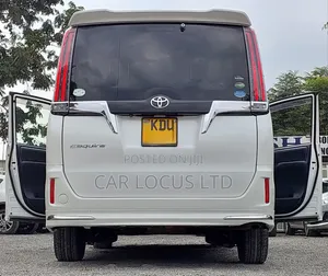 Toyota Esquire 2018 Pearl
