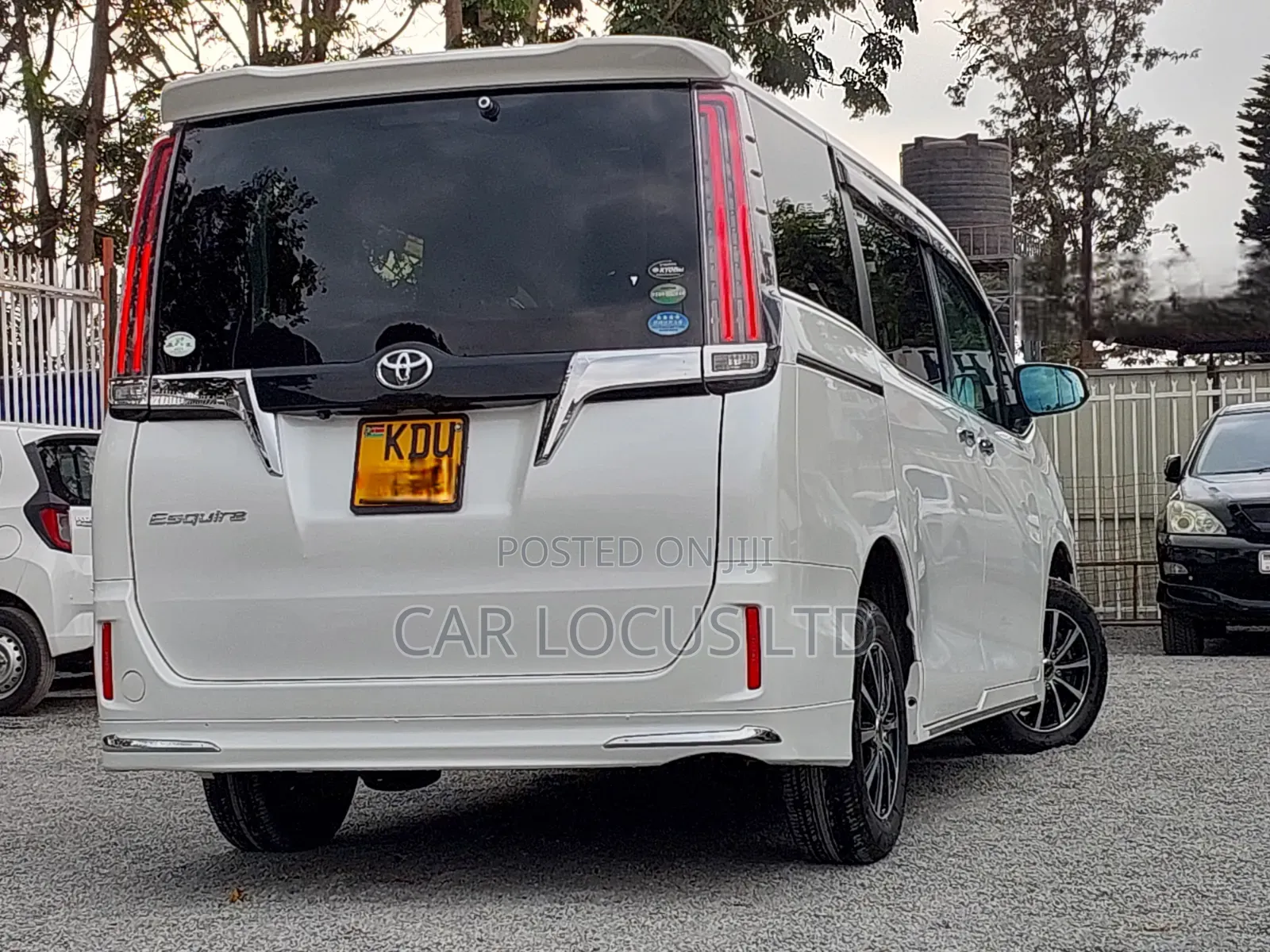 Toyota Esquire 2018 Pearl
