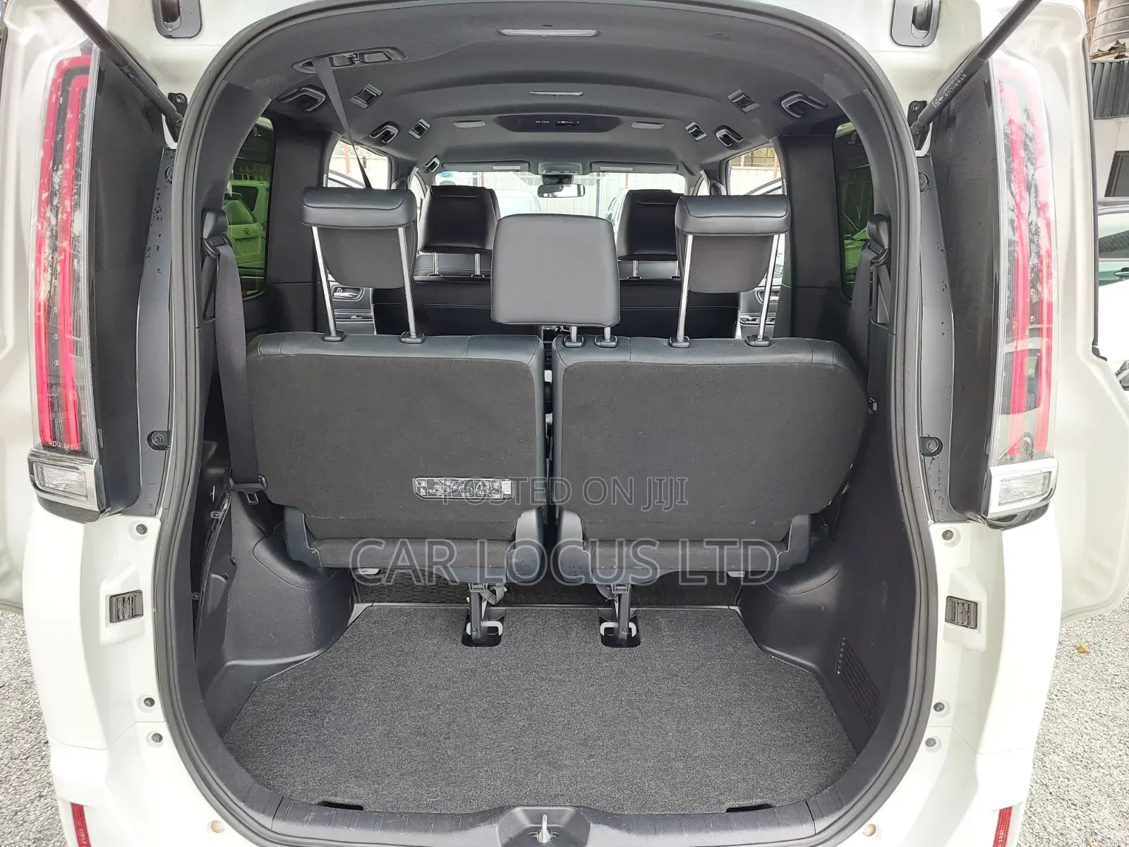Toyota Esquire 2018 Pearl