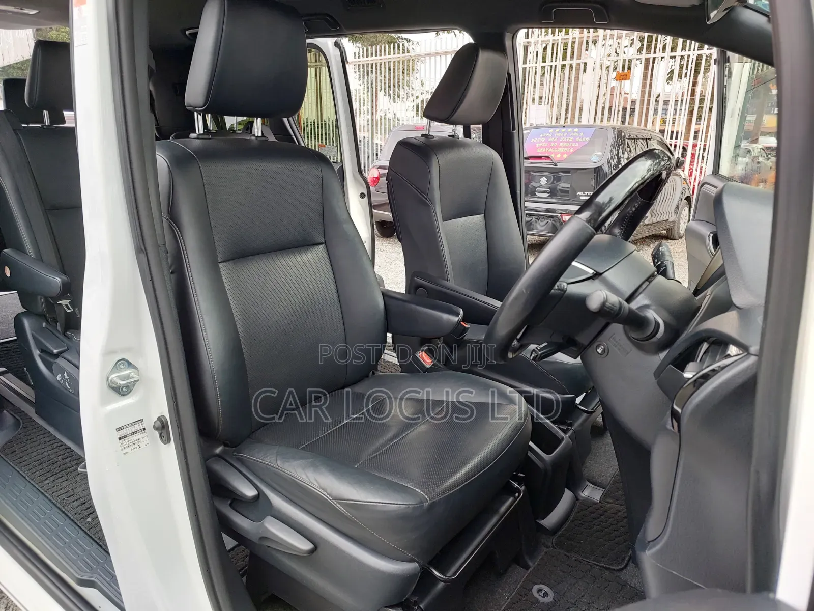 Toyota Esquire 2018 Pearl